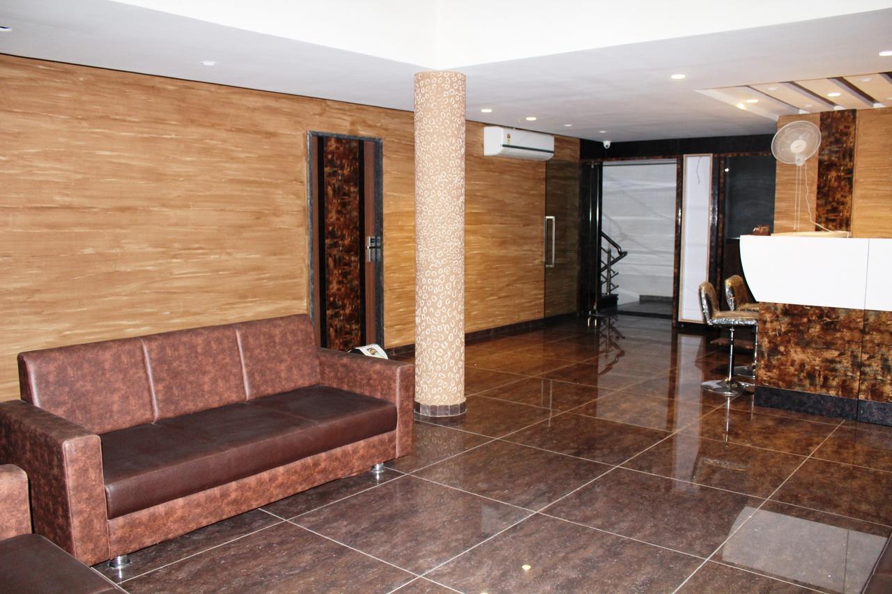 Dev Motel And Banquet Nadiād Zewnętrze zdjęcie