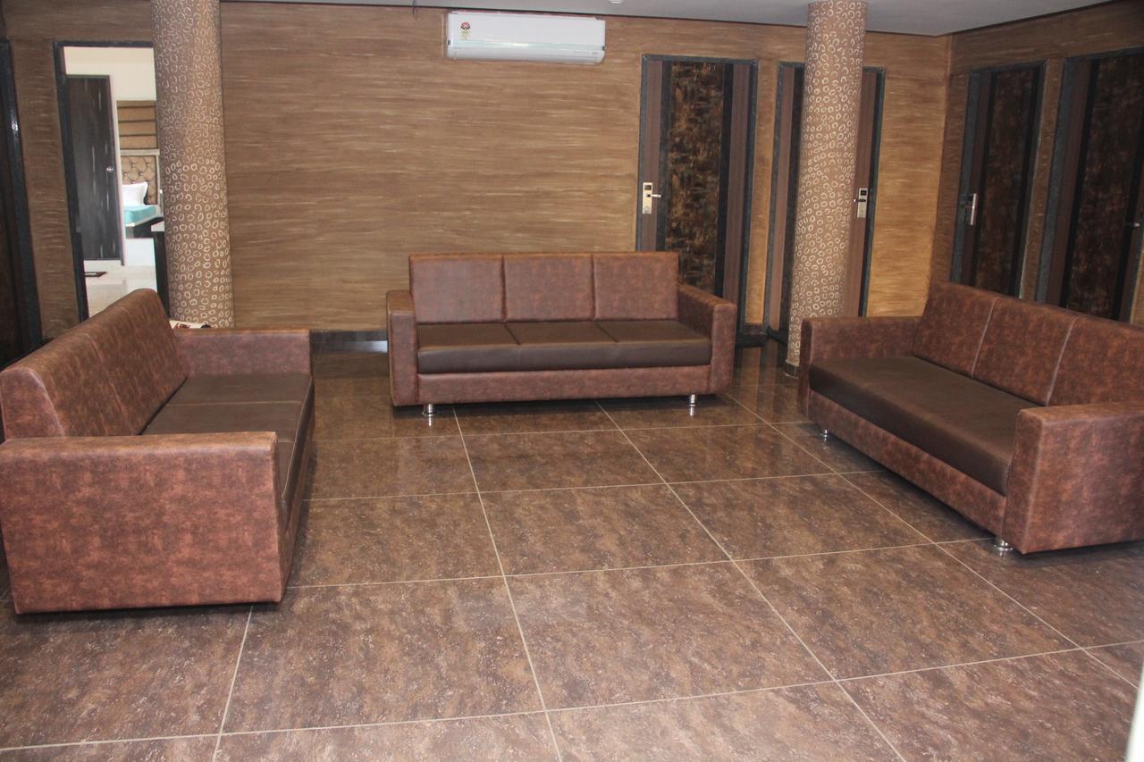 Dev Motel And Banquet Nadiād Zewnętrze zdjęcie