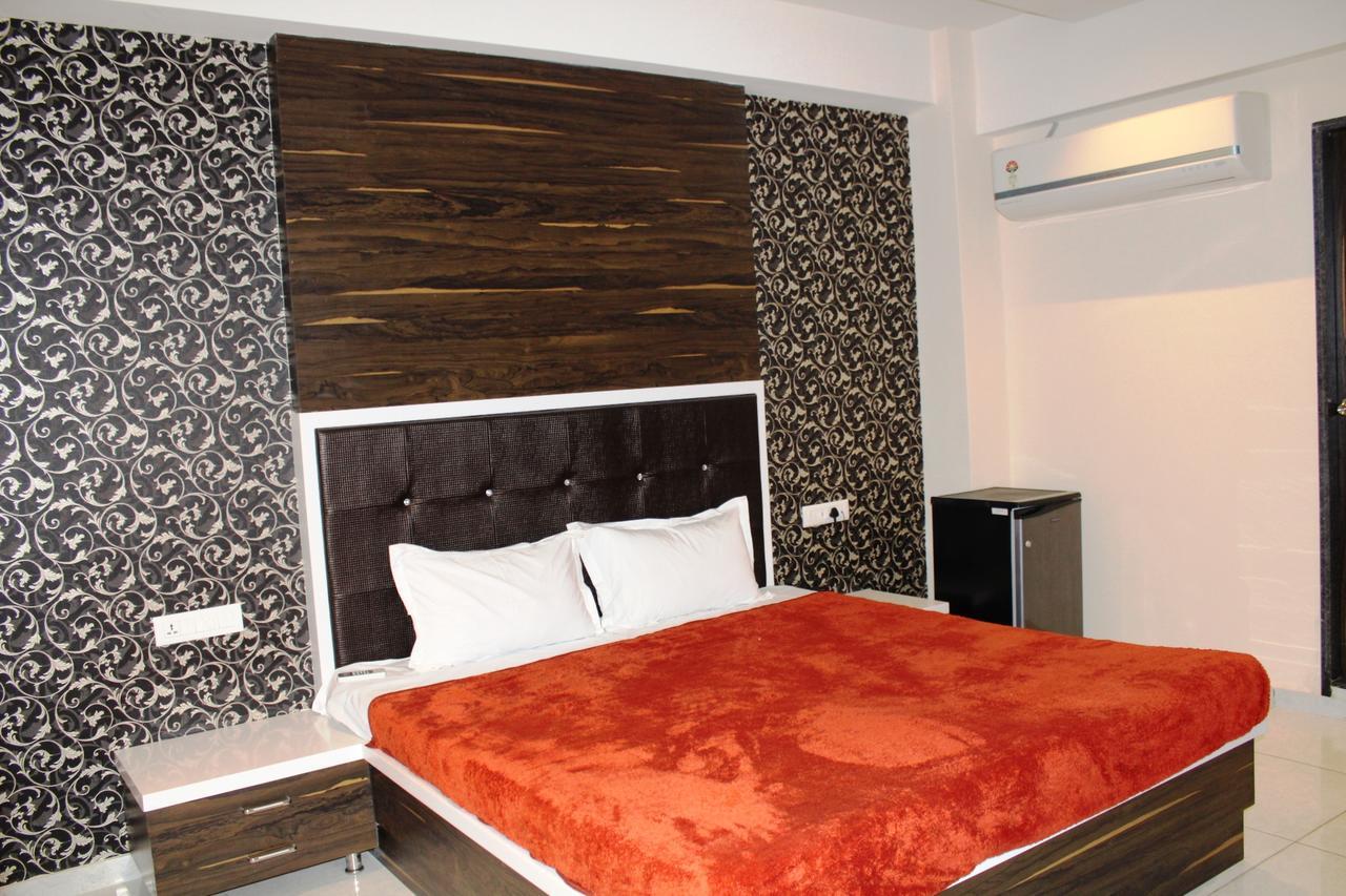 Dev Motel And Banquet Nadiād Zewnętrze zdjęcie