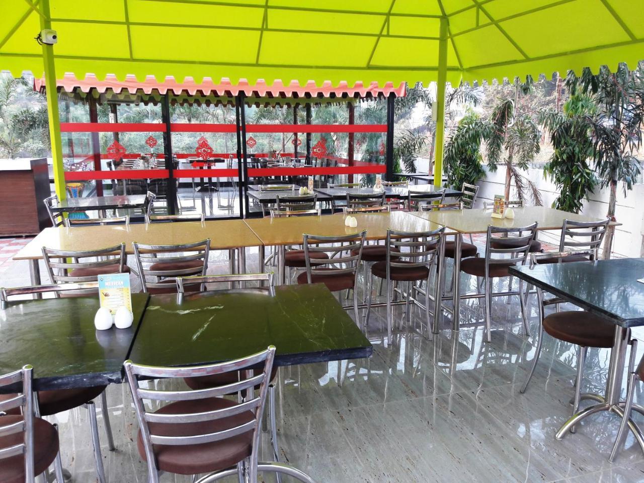 Dev Motel And Banquet Nadiād Zewnętrze zdjęcie